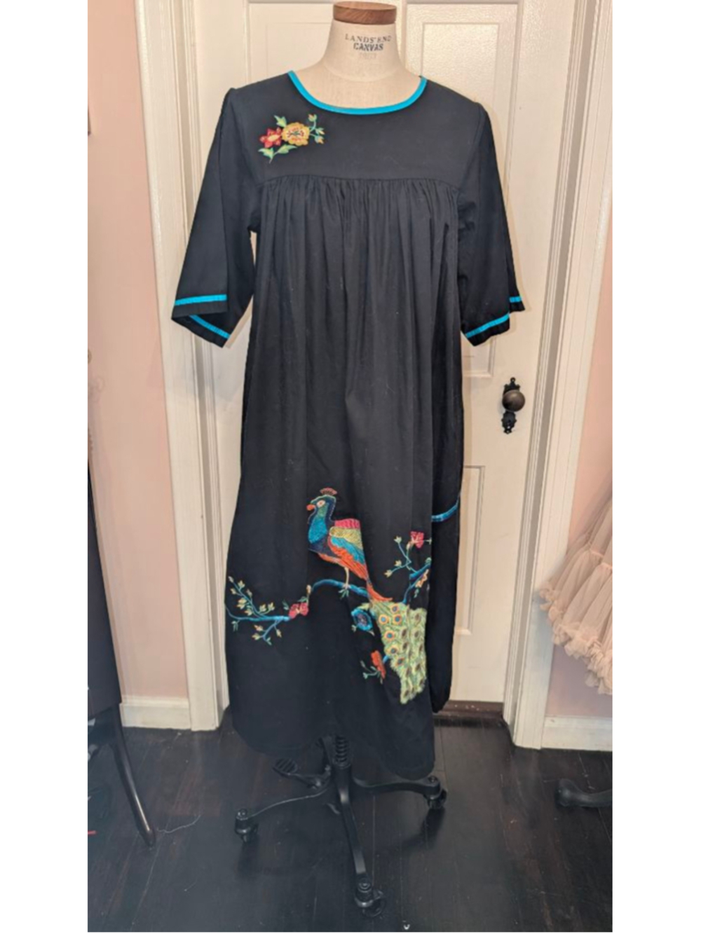 Women's Smithsonian Institution Black Embroidered Peacock Maxi Dress M